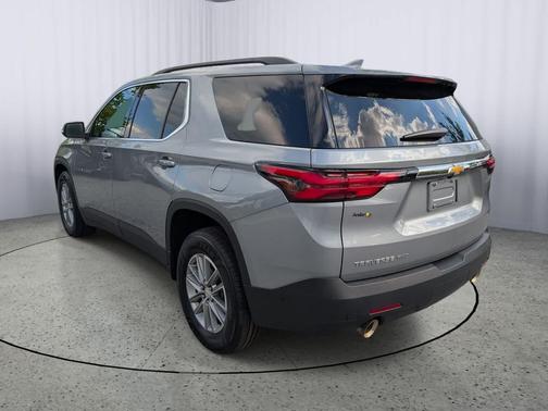 Sterling Gray Metallic 2023 Chevrolet Traverse LT Cloth