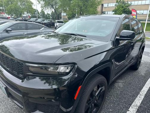 Diamond Black Crystal Pearlcoat 2023 Jeep Grand Cherokee L Altitude