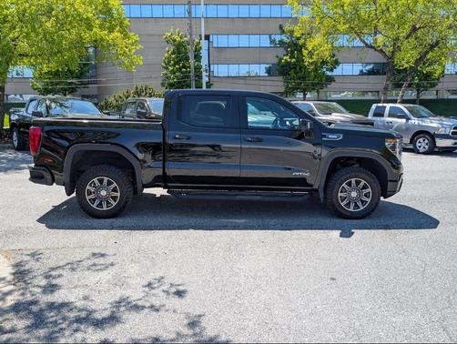 Onyx Black 2025 GMC Sierra 1500 AT4