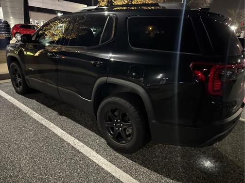 2023 GMC Acadia AWD AT4