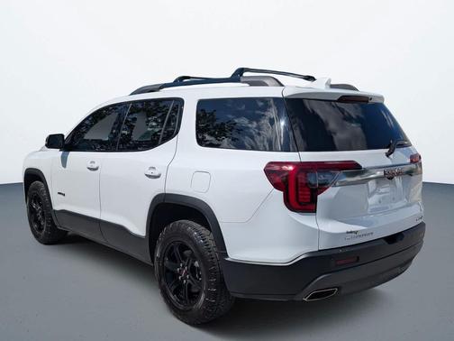 2023 GMC Acadia AWD AT4