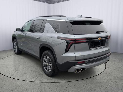 Sterling Gray Metallic 2025 Chevrolet Traverse LT