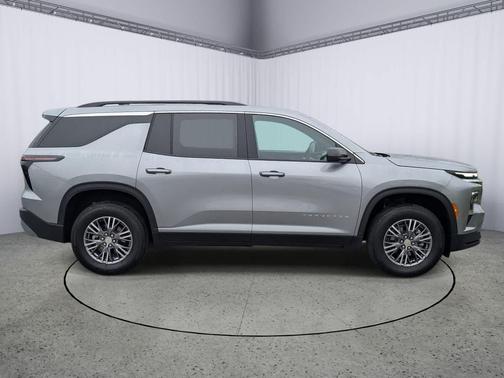 Sterling Gray Metallic 2025 Chevrolet Traverse LT