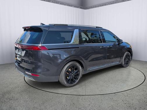 2024 Kia Carnival SX