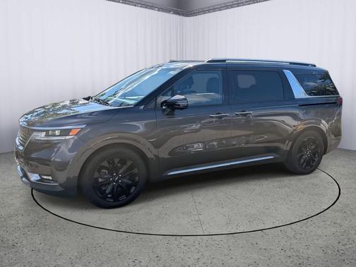 2024 Kia Carnival SX