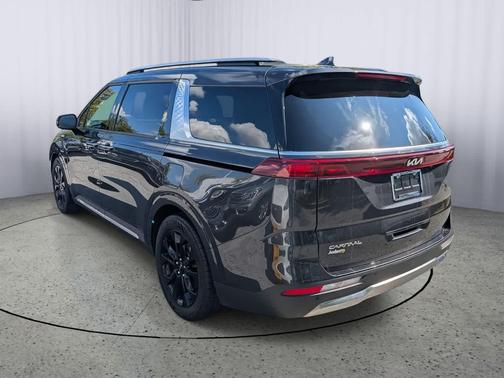 2024 Kia Carnival SX