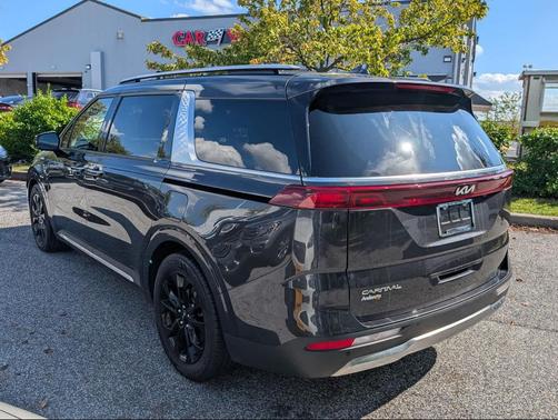 2024 Kia Carnival SX