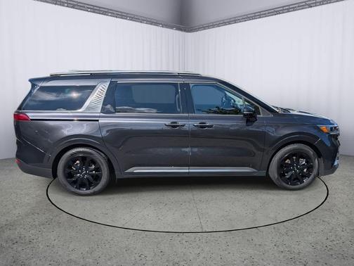 2024 Kia Carnival SX