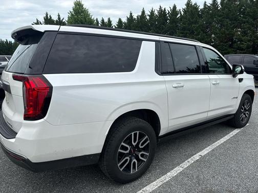 Summit White 2023 GMC Yukon XL AT4