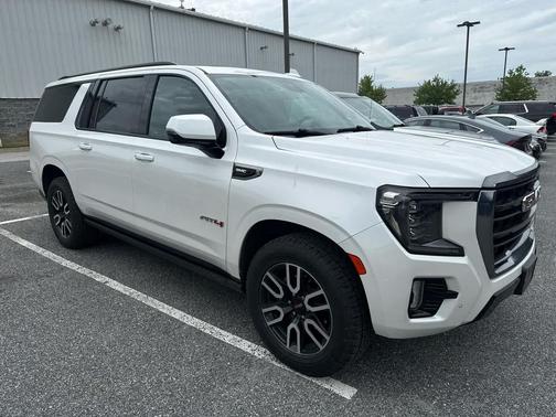 Summit White 2023 GMC Yukon XL AT4