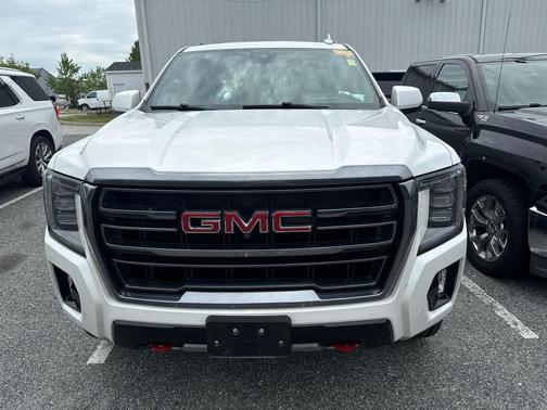 Summit White 2023 GMC Yukon XL AT4