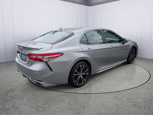 Celestial Silver Metallic 2019 Toyota Camry SE