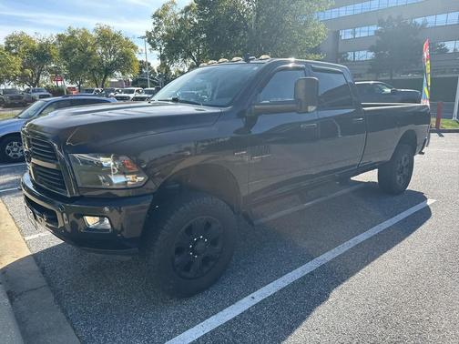 2017 RAM 3500 Big Horn Crew Cab 4x4 8' Box
