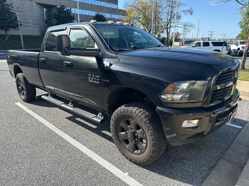 2017 RAM 3500 Big Horn Crew Cab 4x4 8' Box