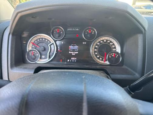 2017 RAM 3500 Big Horn Crew Cab 4x4 8' Box