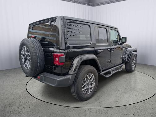2024 Jeep Wrangler 4-Door Sahara 4x4