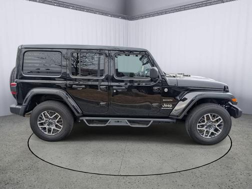 2024 Jeep Wrangler 4-Door Sahara 4x4