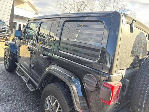 2024 Jeep Wrangler 4-Door Sahara 4x4