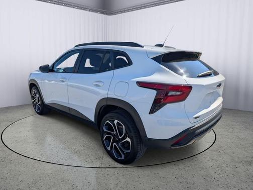 Summit White 2025 Chevrolet Trax FWD 2RS