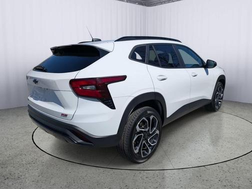 Summit White 2025 Chevrolet Trax FWD 2RS