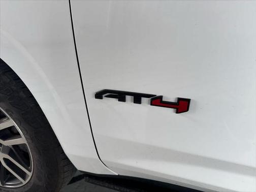 2023 GMC Yukon 4WD AT4