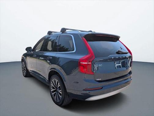 2022 Volvo XC90 T6 Momentum