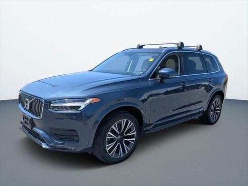 2022 Volvo XC90 T6 Momentum