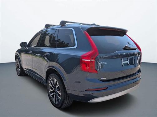 2022 Volvo XC90 T6 Momentum