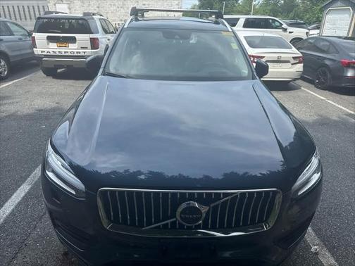 2022 Volvo XC90 T6 Momentum