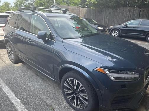 2022 Volvo XC90 T6 Momentum