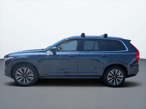 2022 Volvo XC90 T6 Momentum