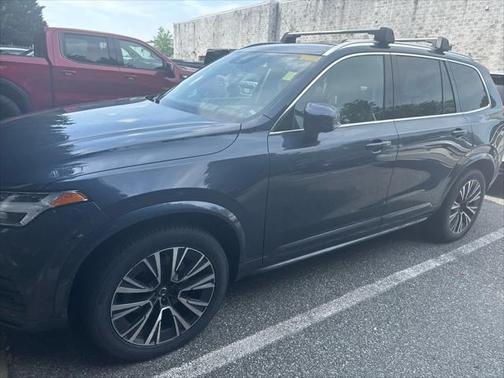2022 Volvo XC90 T6 Momentum