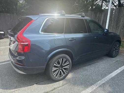2022 Volvo XC90 T6 Momentum