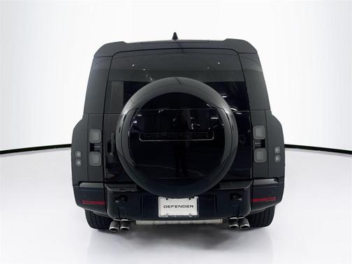 2026 Land Rover Defender V8