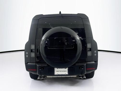 Santorini Black Metallic 2026 Land Rover Defender V8