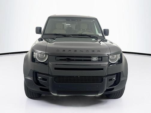 Santorini Black Metallic 2026 Land Rover Defender V8