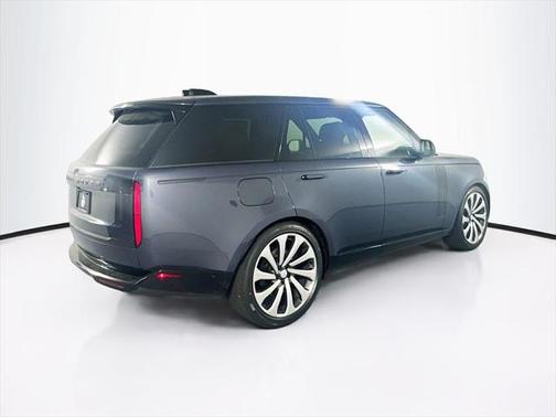 2025 Land Rover Range Rover P530 SE
