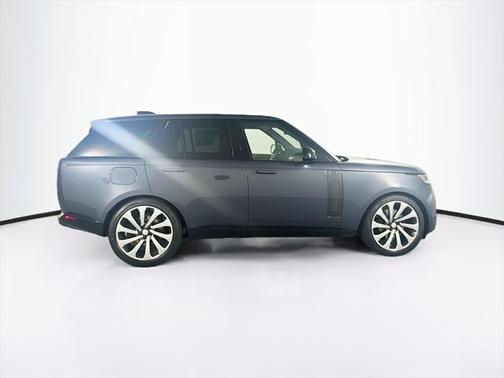 2025 Land Rover Range Rover P530 SE