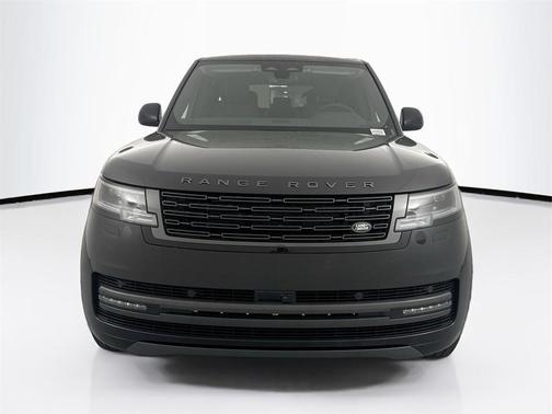 2026 Land Rover Range Rover P550e SE