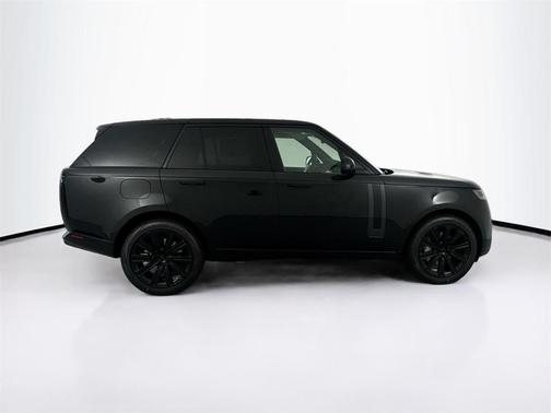 2026 Land Rover Range Rover P550e SE