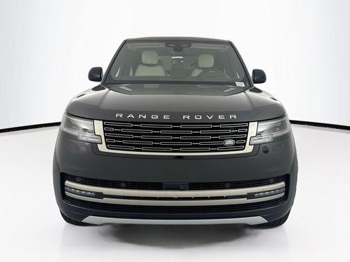 Santorini Black Metallic 2026 Land Rover Range Rover P530 SE
