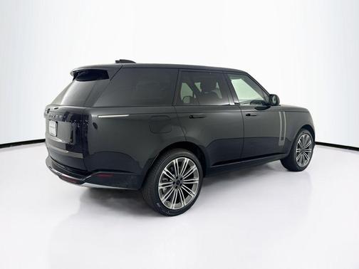 Santorini Black Metallic 2026 Land Rover Range Rover P530 SE