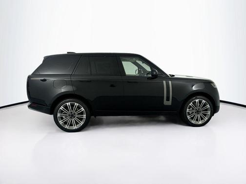 Santorini Black Metallic 2026 Land Rover Range Rover P530 SE