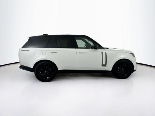 Ostuni Pearl White Premium Metallic 2025 Land Rover Range Rover P530 SE
