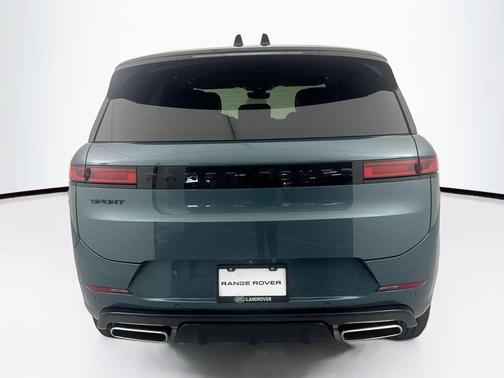 Giola Green Metallic 2025 Land Rover Range Rover Sport SE