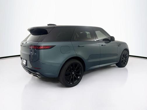 Giola Green Metallic 2025 Land Rover Range Rover Sport SE