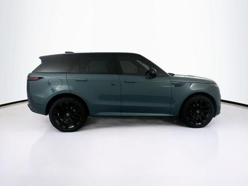 Giola Green Metallic 2025 Land Rover Range Rover Sport SE