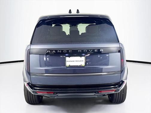 2025 Land Rover Range Rover P400 SE 7 Seat