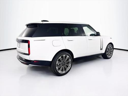 2025 Land Rover Range Rover P400 SE