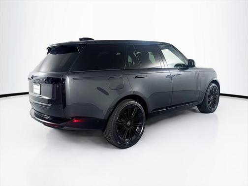 2025 Land Rover Range Rover P400 SE